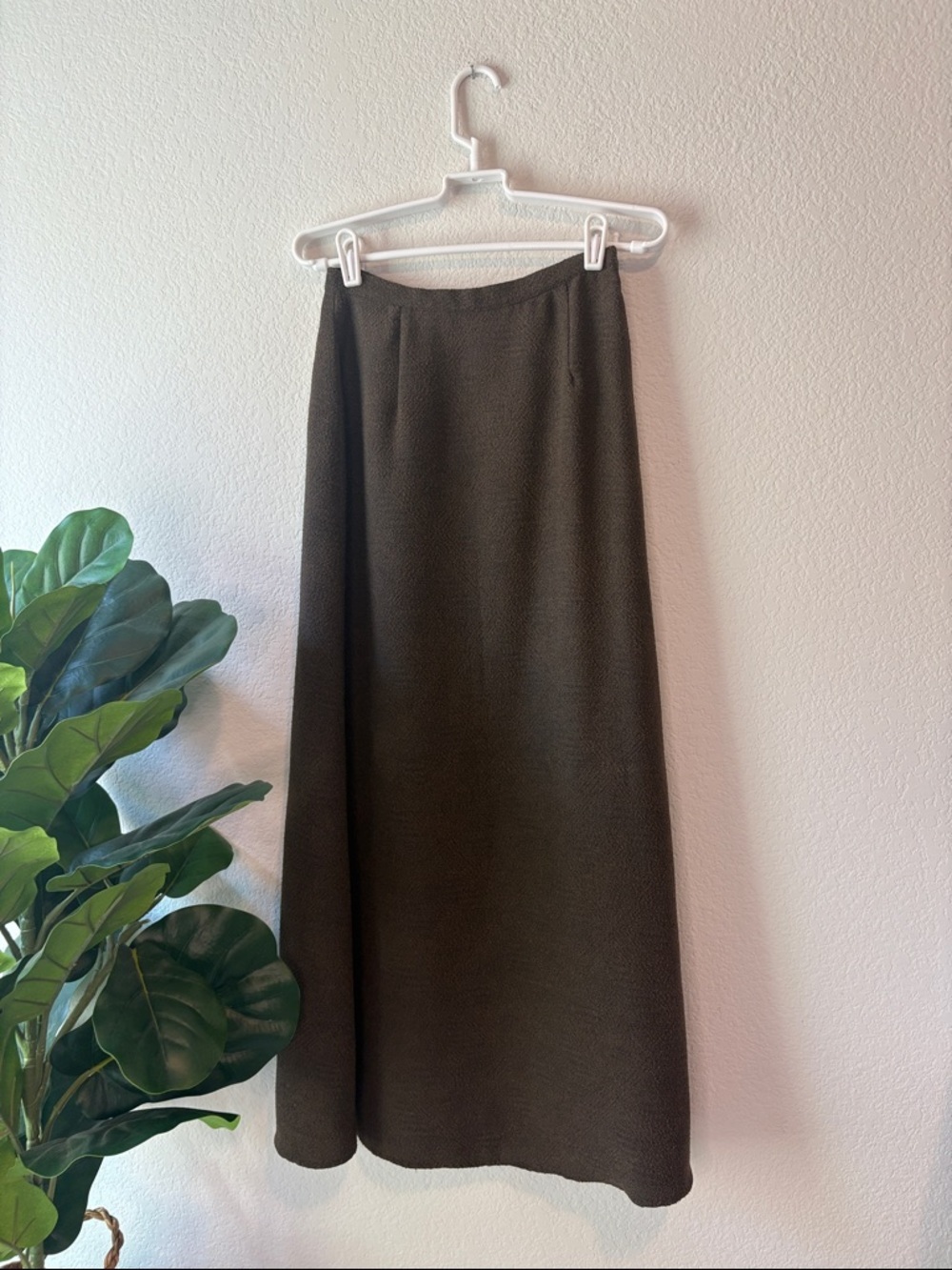 Vintage textured Maxi Skirt — Sleek A-Line Style size 4